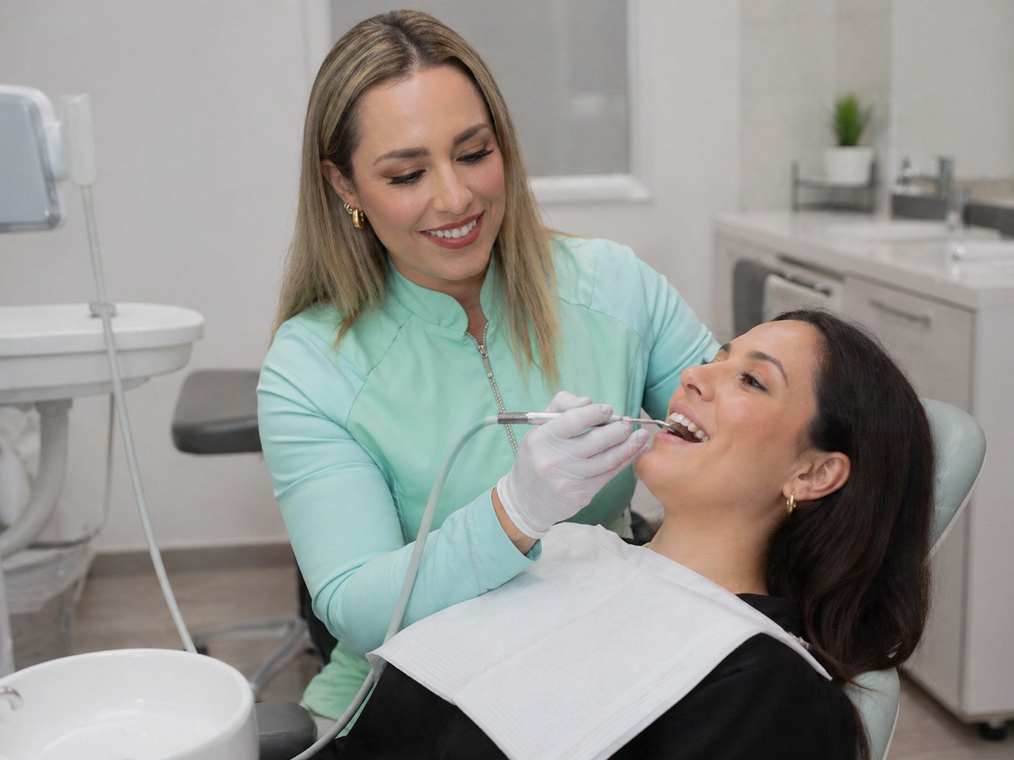 Limpieza dental profesional realizada en Smile Center Mérida